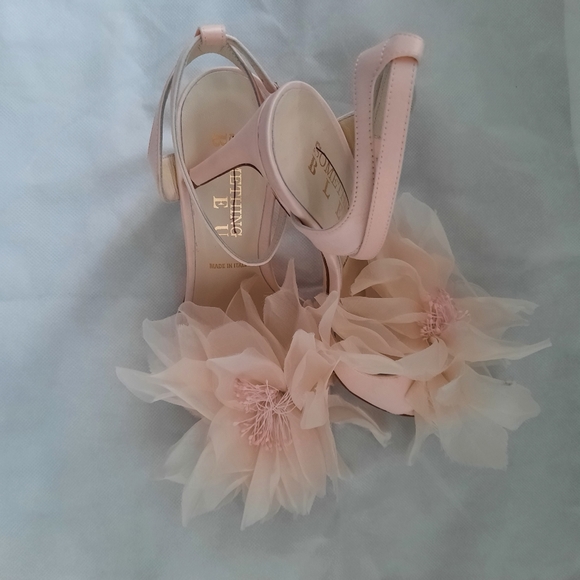 New Something Bleu EVERLASTING FLOWER EMBELLISHED SANDAL Formal - Picture 8 of 10